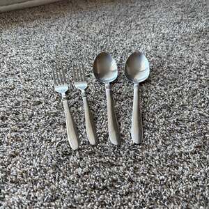 Oneida Easton Glossy Stainless Steel Flatware Set of 4 (2 Forks & 2 Spoons)